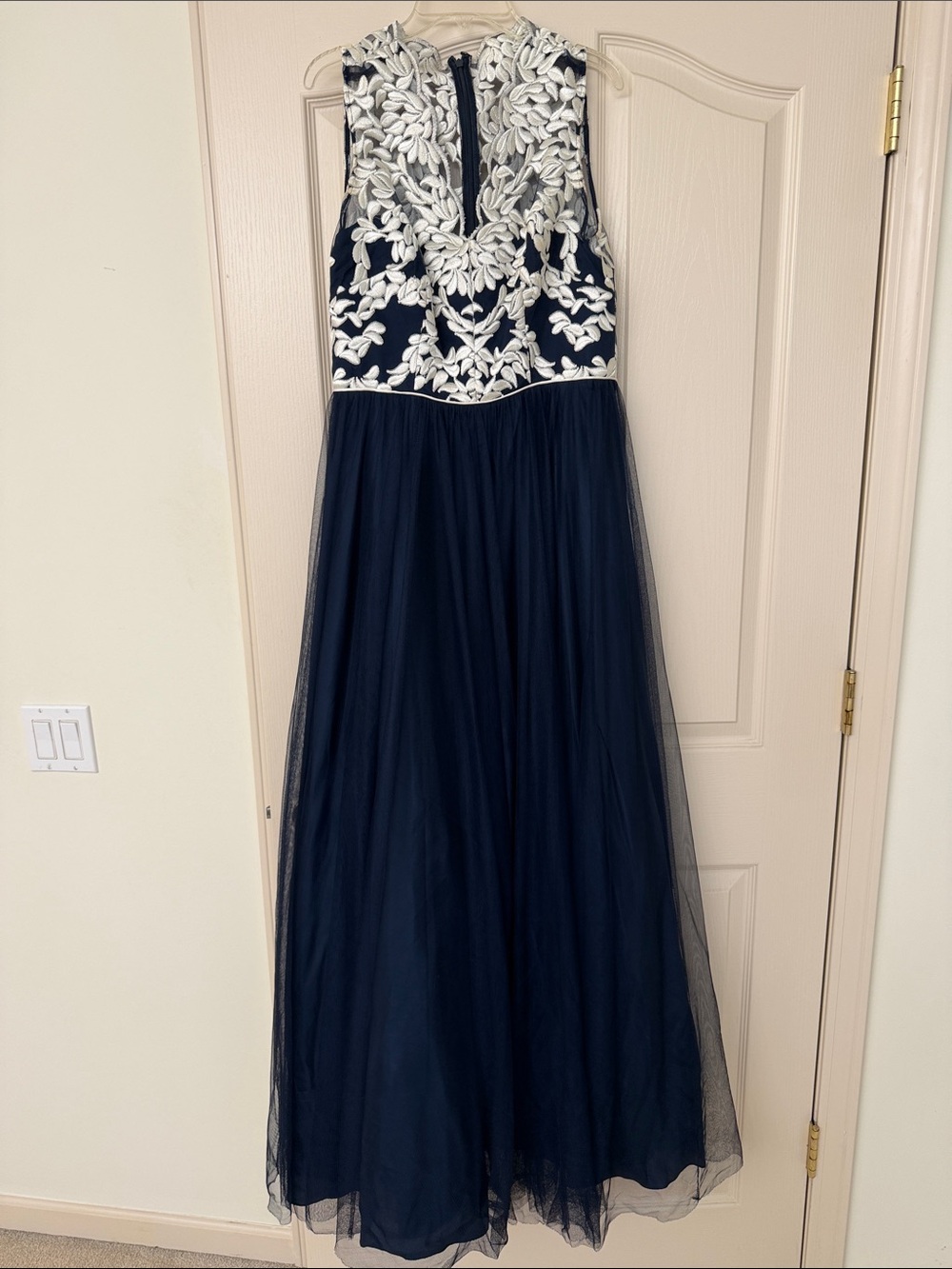 Aidan Mattox Floral V neck maxi dress size 8